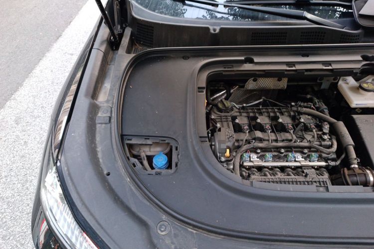 Used Deepal S07 2025 215Max Huawei Qiankun Intelligent Driving ADS SE Range-Extended Version Engine Bay Right