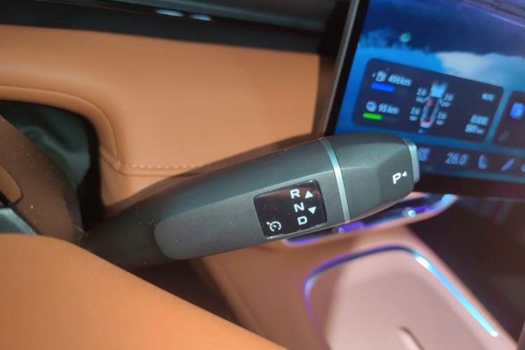 Used Deepal S07 2025 215Max Huawei Qiankun Intelligent Driving ADS SE Range-Extended Version Gear Lever