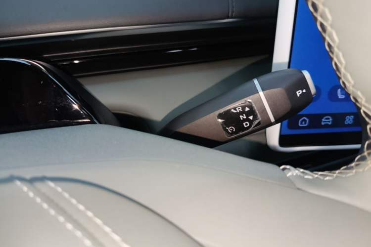Used Deepal S07 2025 520Max Huawei Qiankun Intelligent Driving ADS SE Pure-Electric Version Gear Lever