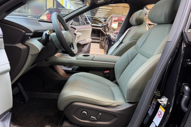 Used Deepal S07 2025 520Max Huawei Qiankun Intelligent Driving ADS SE Pure-Electric Version Interior 10