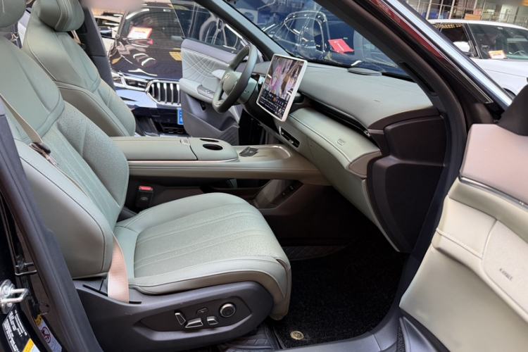 Used Deepal S07 2025 520Max Huawei Qiankun Intelligent Driving ADS SE Pure-Electric Version Interior 12