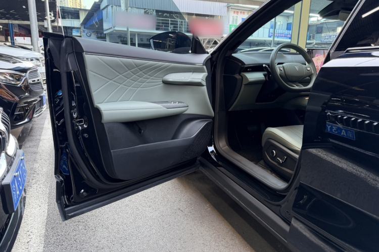 Used Deepal S07 2025 520Max Huawei Qiankun Intelligent Driving ADS SE Pure-Electric Version Interior 3