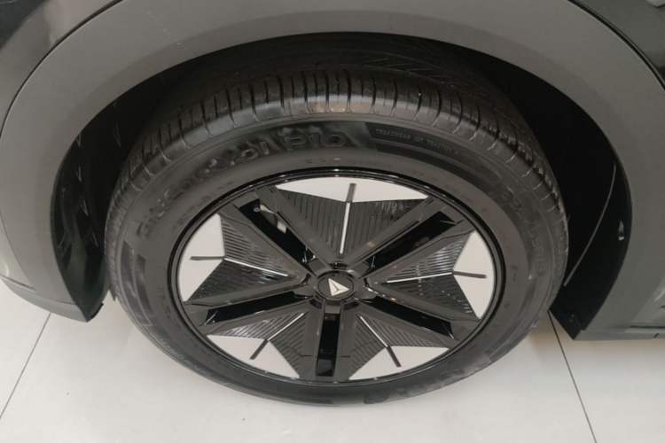 Used Deepal S07 2025 520Max Huawei Qiankun Intelligent Driving ADS SE Pure-Electric Version Left Front Wheel Hub