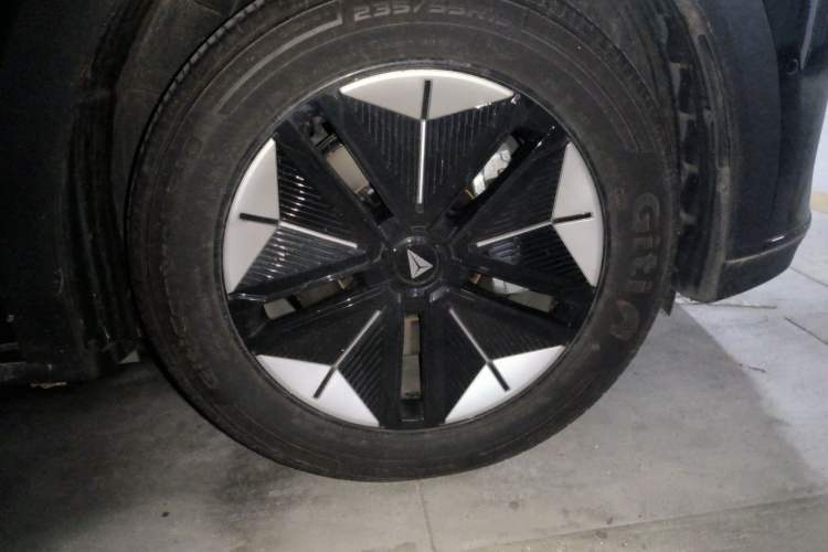 Used Deepal S07 2025 Deepal 520Max AD PRO Pure Electric Model with Advanced Driving Assist Right Front Wheel Hub