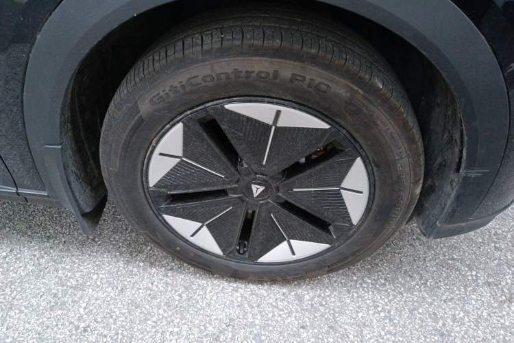 Used Deepal S07 2025 215Max Huawei Qiankun Intelligent Driving ADS SE Range-Extended Version Right Front Wheel Hub