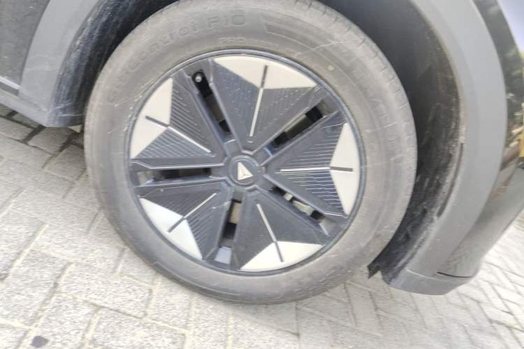 Used Deepal S07 2025 520Max Huawei Qiankun Intelligent Driving ADS SE Pure-Electric Version Right Front Wheel Hub