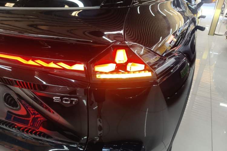 Used Deepal S07 2025 520Max Huawei Qiankun Intelligent Driving ADS SE Pure-Electric Version Right Rear Taillight