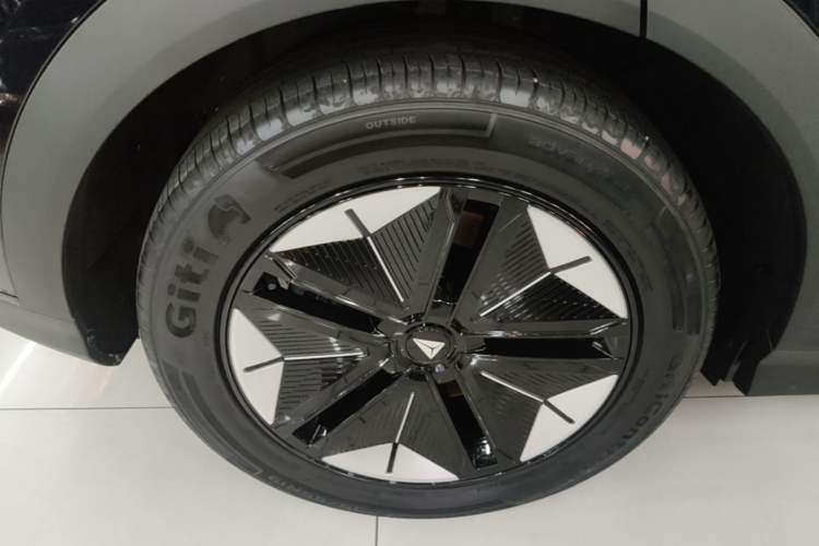 Used Deepal S07 2025 520Max Huawei Qiankun Intelligent Driving ADS SE Pure-Electric Version Right Rear Wheel Hub