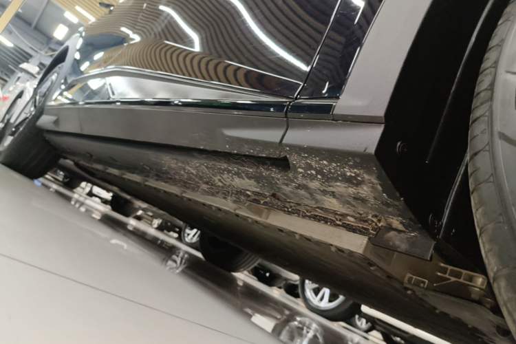 Used Deepal S07 2025 520Max Huawei Qiankun Intelligent Driving ADS SE Pure-Electric Version Right Side Sill