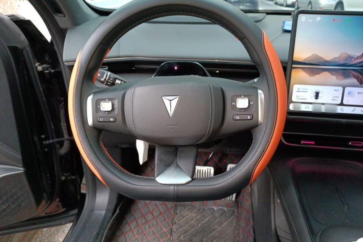 Used Deepal S07 2025 215Max Huawei Qiankun Intelligent Driving ADS SE Range-Extended Version Steering Wheel