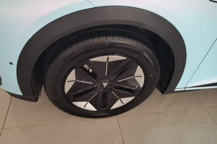 Used Deepal S07 2025 215Max Deep Blue Intelligent Driving AD PRO Range-Extended Version Exterior 4