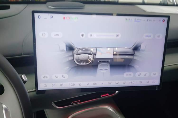 Used Deepal S07 2025 285Max Huawei Qiankun Intelligent Driving ADS SE Range-Extended Version Audio And AC Panel