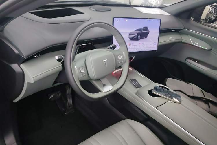Used Deepal S07 2025 285Max Huawei Qiankun Intelligent Driving ADS SE Range-Extended Version Center Console