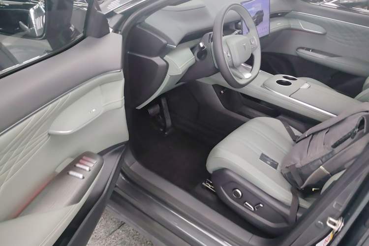 Used Deepal S07 2025 285Max Huawei Qiankun Intelligent Driving ADS SE Range-Extended Version Driver Seat