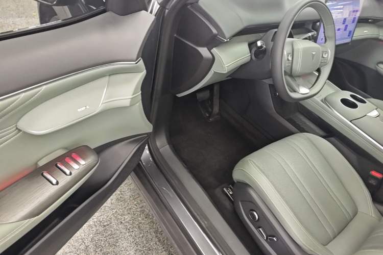 Used Deepal S07 2025 285Max Huawei Qiankun Intelligent Driving ADS SE Range-Extended Version Driver Seat