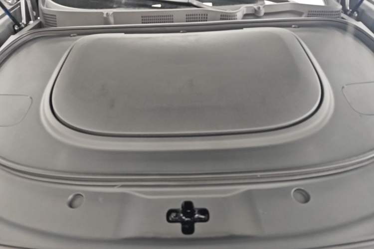 Used Deepal S07 2025 285Max Huawei Qiankun Intelligent Driving ADS SE Range-Extended Version Engine Bay