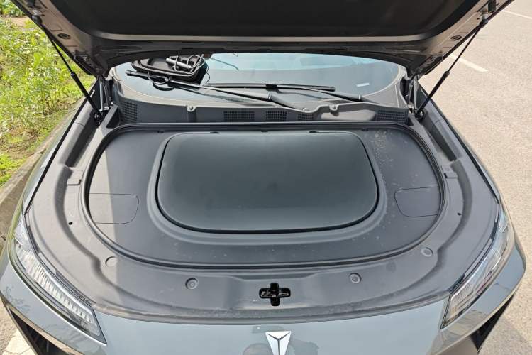 Used Deepal S07 2025 215Max Deep Blue Intelligent Driving AD PRO Range-Extended Version Engine Bay