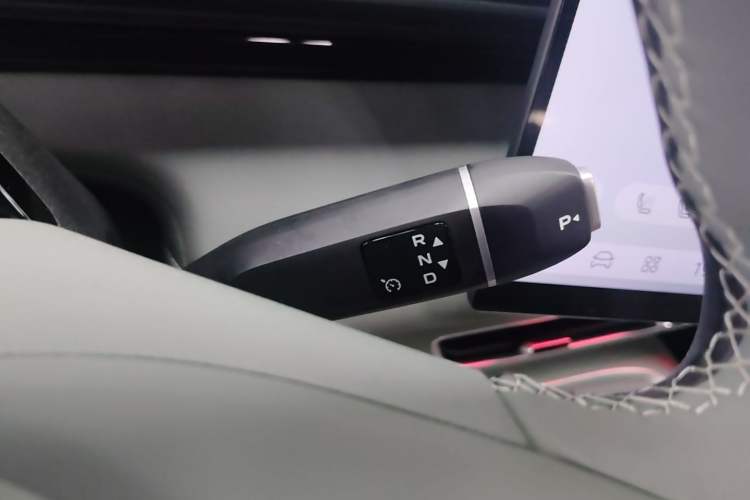 Used Deepal S07 2025 285Max Huawei Qiankun Intelligent Driving ADS SE Range-Extended Version Gear Lever