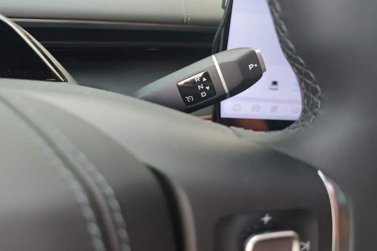 Used Deepal S07 2025 285Max Huawei Qiankun Intelligent Driving ADS SE Range-Extended Version Gear Lever