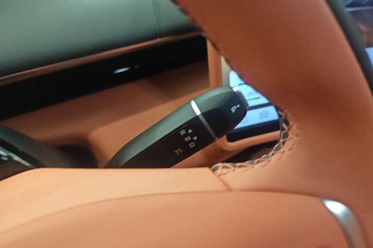 Used Deepal S07 2025 285Max Huawei Qiankun Intelligent Driving ADS SE Range-Extended Version Gear Lever
