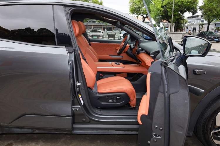 Used Deepal S07 2025 285Max Huawei Qiankun Intelligent Driving ADS SE Range-Extended Version Interior 12