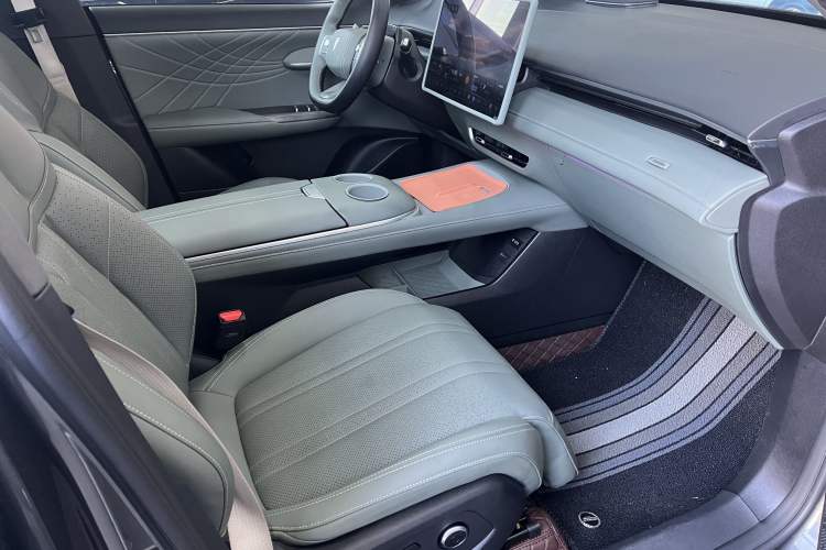 Used Deepal S07 2025 215Max Deep Blue Intelligent Driving AD PRO Range-Extended Version Interior 2
