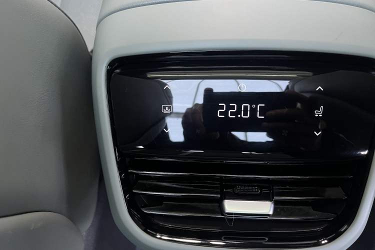Used Deepal S07 2025 215Max Deep Blue Intelligent Driving AD PRO Range-Extended Version Interior 9