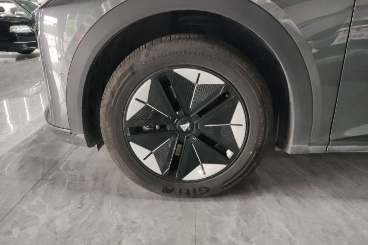 Used Deepal S07 2025 520Max Huawei Qiankun Intelligent Driving ADS SE Pure-Electric Version Left Front Wheel Hub