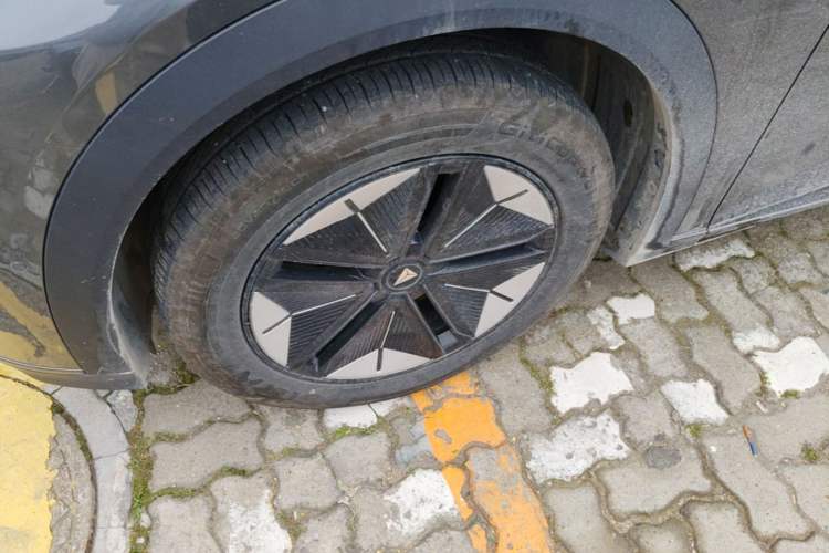 Used Deepal S07 2025 Deepal Intelligent Driving AD PRO Range-Extended Version Left Front Wheel Hub
