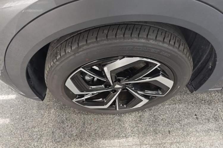 Used Deepal S07 2025 285Max Huawei Qiankun Intelligent Driving ADS SE Range-Extended Version Left Front Wheel Hub