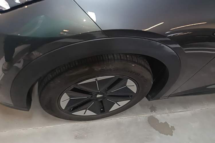 Used Deepal S07 2025 215Max Deep Blue Intelligent Driving AD PRO Range-Extended Version Left Front Wheel Hub