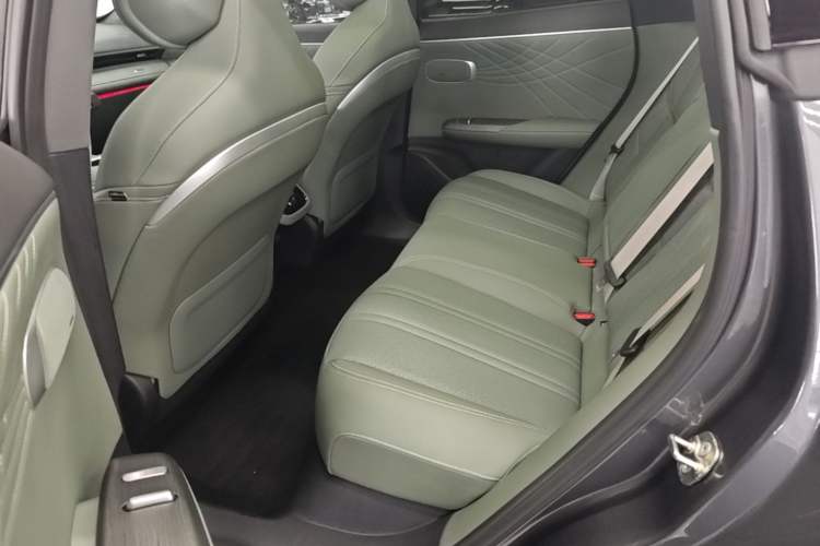Used Deepal S07 2025 285Max Huawei Qiankun Intelligent Driving ADS SE Range-Extended Version Left Rear Seat