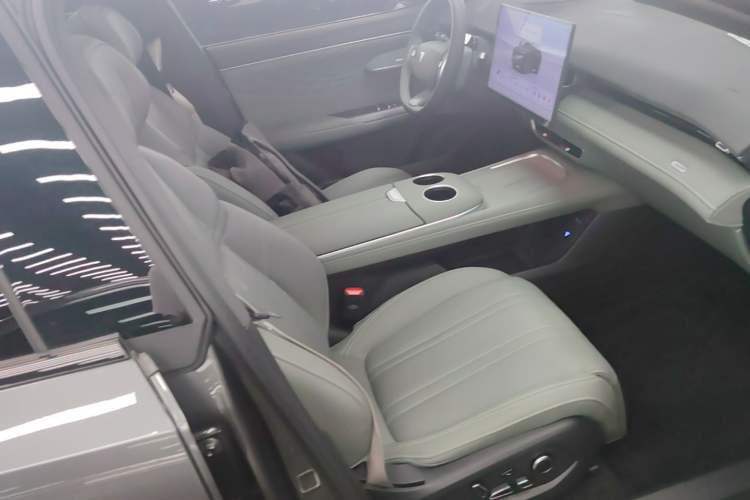 Used Deepal S07 2025 285Max Huawei Qiankun Intelligent Driving ADS SE Range-Extended Version Right Front Seat