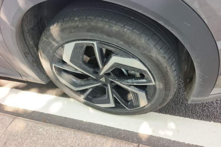 Used Deepal S07 2025 215Max Deep Blue Intelligent Driving AD PRO Range-Extended Version Right Front Wheel Hub