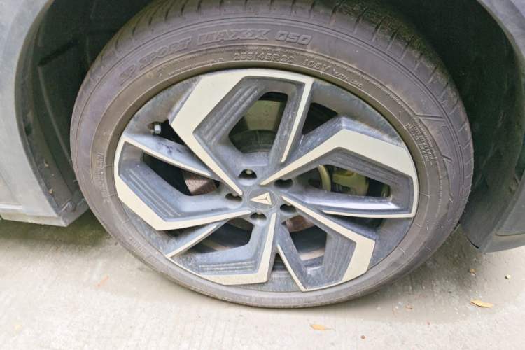 Used Deepal S07 2025 215Max Huawei Qiankun Intelligent Driving ADS SE Range-Extended Version Right Front Wheel Hub