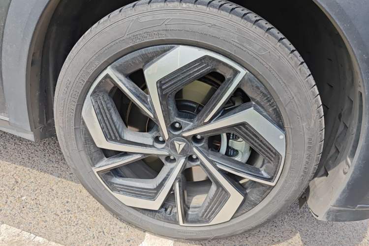 Used Deepal S07 2025 215Max Deep Blue Intelligent Driving AD PRO Range-Extended Version Right Front Wheel Hub
