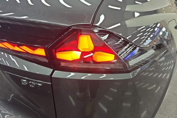 Used Deepal S07 2025 285Max Huawei Qiankun Intelligent Driving ADS SE Range-Extended Version Right Rear Taillight