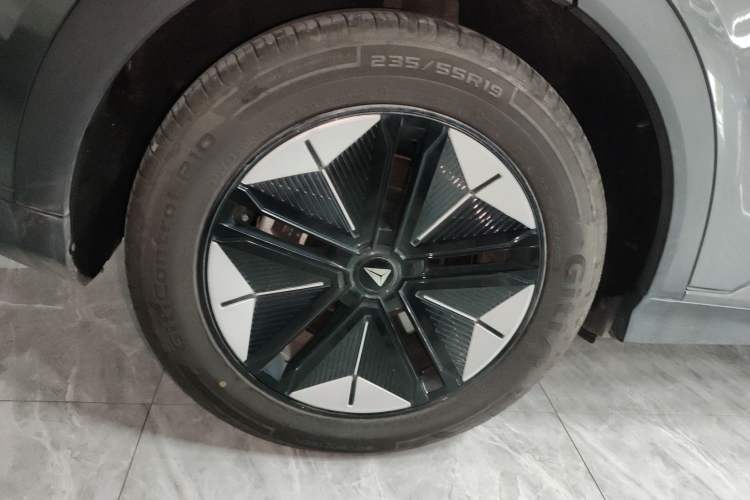 Used Deepal S07 2025 520Max Huawei Qiankun Intelligent Driving ADS SE Pure-Electric Version Right Rear Wheel Hub