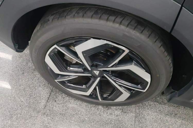 Used Deepal S07 2025 285Max Huawei Qiankun Intelligent Driving ADS SE Range-Extended Version Right Rear Wheel Hub
