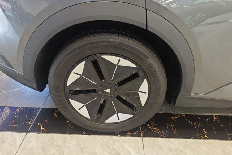 Used Deepal S07 2025 285Max Huawei Qiankun Intelligent Driving ADS SE Range-Extended Version Right Rear Wheel Hub