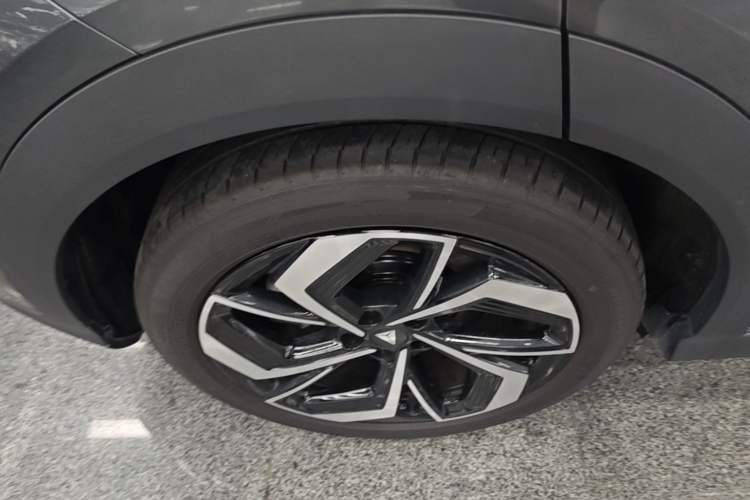 Used Deepal S07 2025 285Max Huawei Qiankun Intelligent Driving ADS SE Range-Extended Version Right Rear Wheel Hub