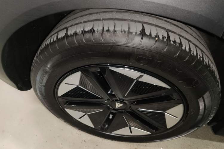 Used Deepal S07 2025 215Max Deep Blue Intelligent Driving AD PRO Range-Extended Version Right Rear Wheel Hub