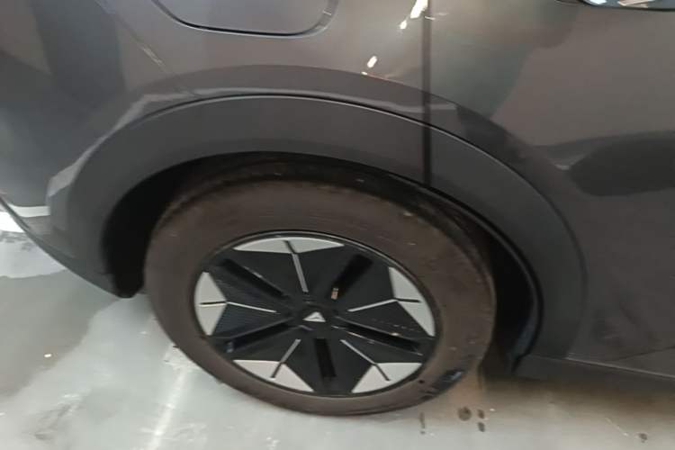 Used Deepal S07 2025 215Max Deep Blue Intelligent Driving AD PRO Range-Extended Version Right Rear Wheel Hub