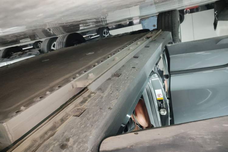 Used Deepal S07 2025 520Max Huawei Qiankun Intelligent Driving ADS SE Pure-Electric Version Right Side Sill