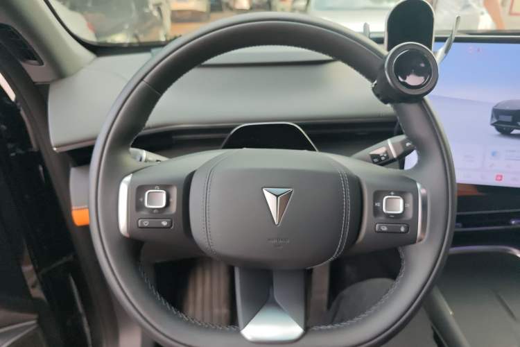 Used Deepal S07 2025 285Max Huawei Qiankun Intelligent Driving ADS SE Range-Extended Version Steering Wheel