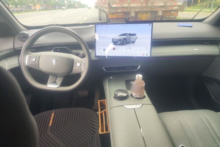 Used Deepal S07 2025 215Max Huawei Qiankun Intelligent Driving ADS SE Range-Extended Version Center Console