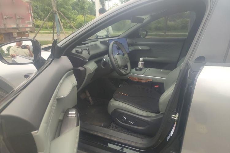 Used Deepal S07 2025 215Max Huawei Qiankun Intelligent Driving ADS SE Range-Extended Version Driver Seat