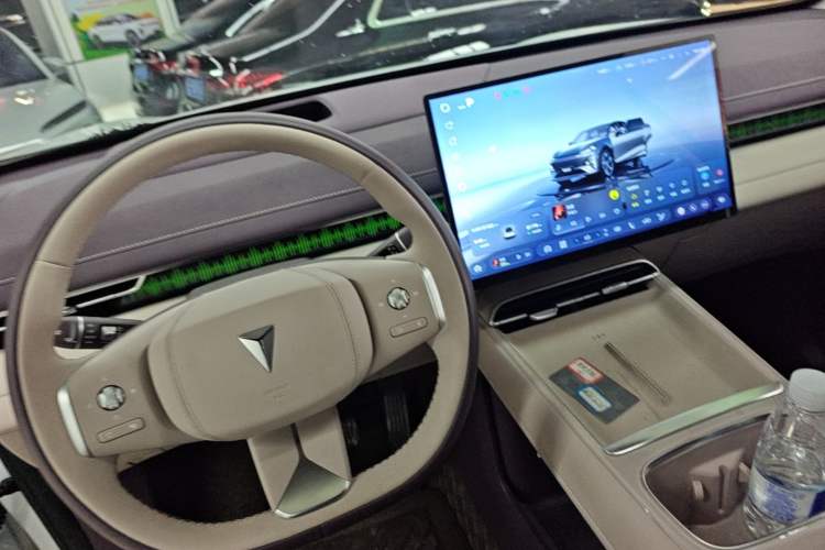 Used Deepal S07 2025 215Max Huawei Qiankun Intelligent Driving ADS SE Range-Extended Version Gear Lever