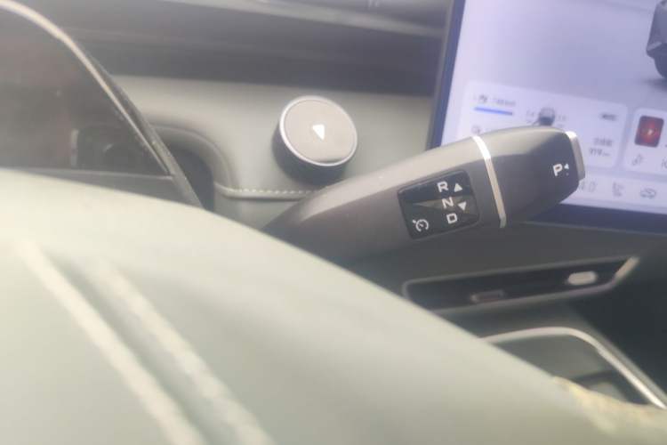 Used Deepal S07 2025 215Max Huawei Qiankun Intelligent Driving ADS SE Range-Extended Version Gear Lever