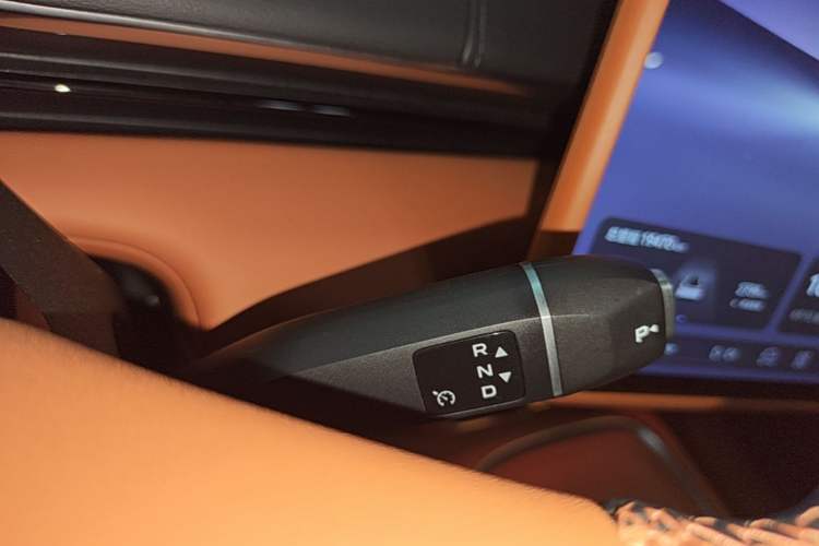 Used Deepal S07 2025 285Max Huawei Qiankun Intelligent Driving ADS SE Range-Extended Version Gear Lever